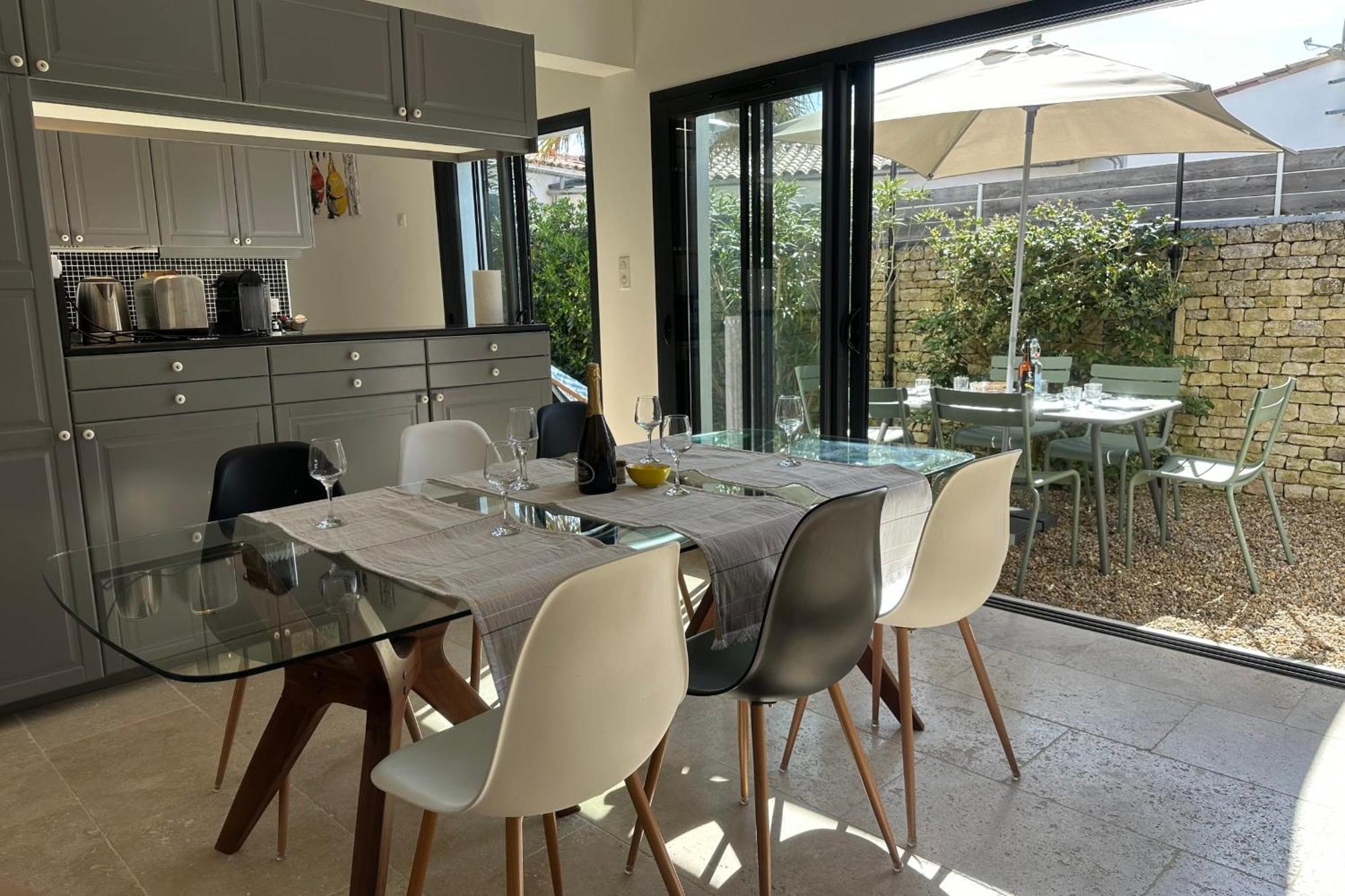 Holiday home Architect-designed House Close To Beaches And Shops *